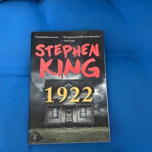 Stephen King Book 1922 Soft Cover NWOTS Colored Black Grey Red Yellow GreenWhite
